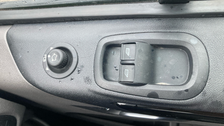 Ford Transit Custom 300 L2 Diesel Fwd 2.0 EcoBlue 170ps Low Roof D/Cab Limited Van Auto